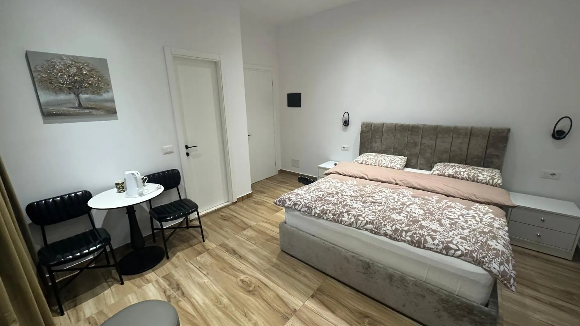 Vila 21 At Blloku Area Tirana Gasthuis