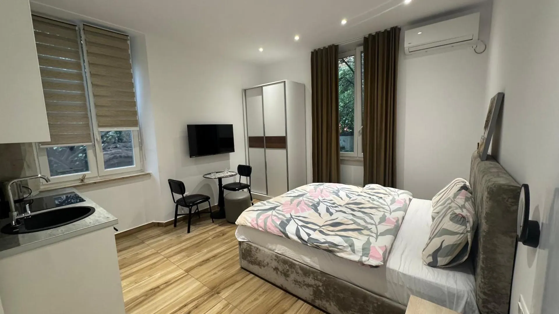 Vila 21 At Blloku Area Tirana Affittacamere